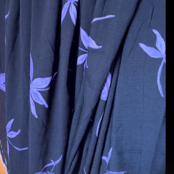 3 metres Silk Gerogetta Fabric - Black with Purple Flowers - Picture 1 of 7